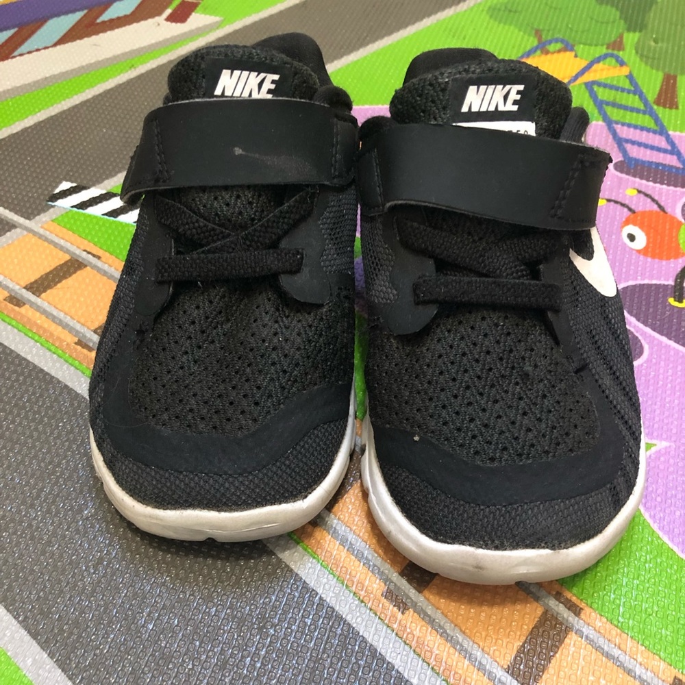 Little Boy Nike Sneakers Size 6